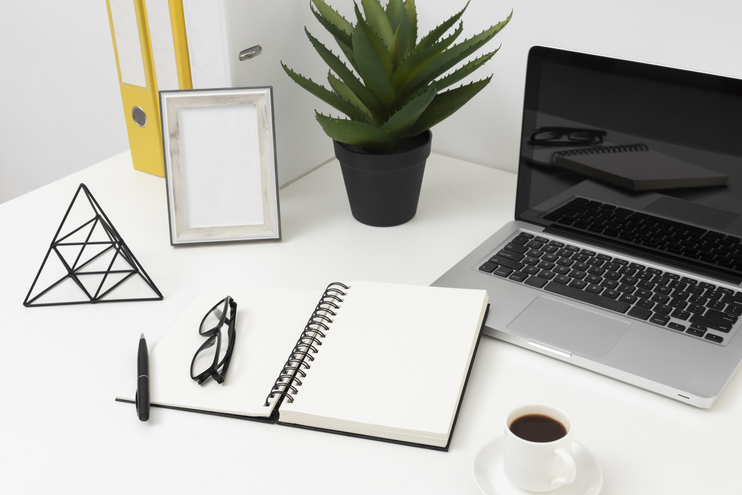 consultancy Alessandra Ventura Brand & Strategist Consultant Architetture digitali su misura per aziende che puntano ai risultati. Sono Alessandra Ventura, consulente strategica, e aiuto il tuo business a trovare chiarezza, voce e canali di conversione efficaci nel mercato digitale
